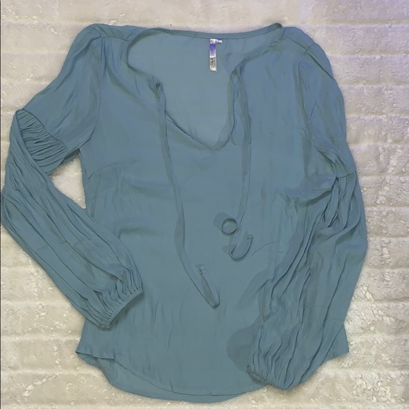 Sheer Flowy Blouse - Picture 3 of 3